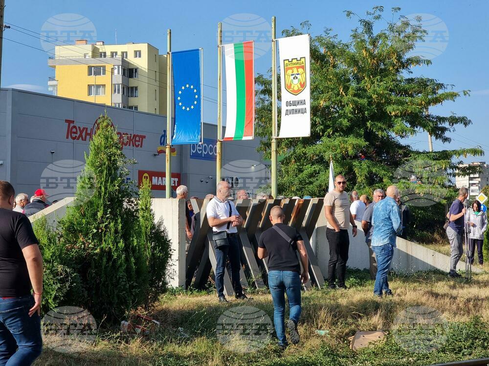Жители на с. Самораново, община Дупница отново излизат на протест заради водата
