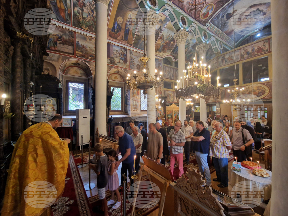 Хасково - църква"Свети Архангели Михаил и Гавраил" - Възкресната празнична литургия