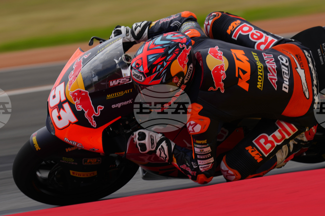 Давид Муньос и Дениз Йончю записаха дебютните си победи в Мото 3 и в Мото 2 в състезанието в Арагон