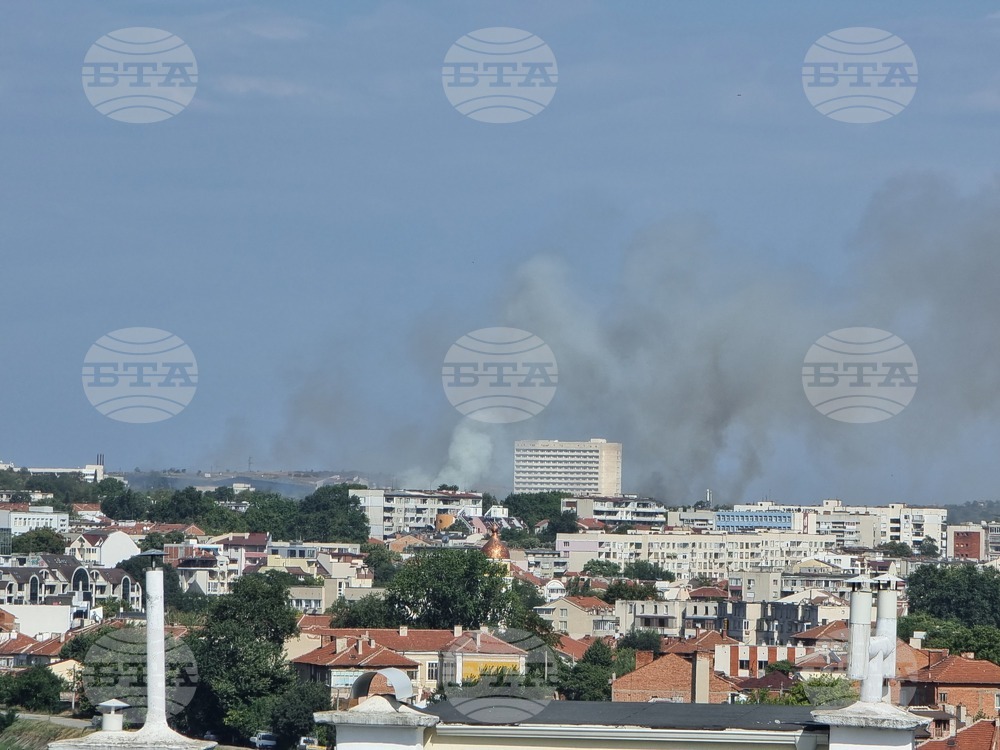 Овладян е пожарът в бившите пехотински казарми в Ямбол