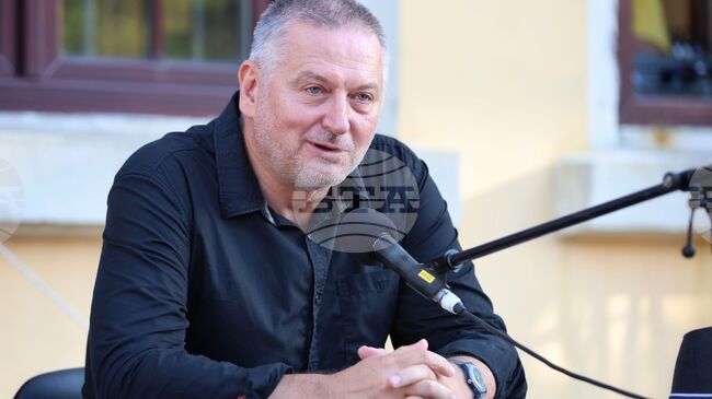 Bulgarian Booker Winner Georgi Gospodinov Tells "The Guardian" About Books that Shaped Him