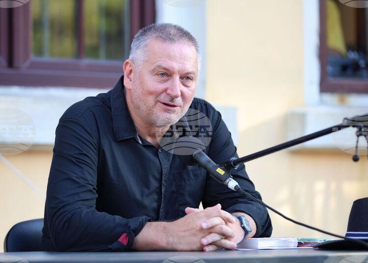 Bulgarian Booker Winner Georgi Gospodinov Tells "The Guardian" About Books that Shaped Him