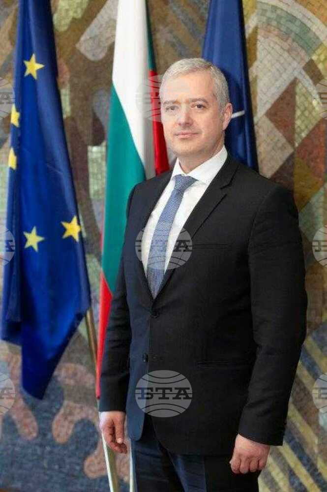 Bulgarian Foreign Minister Holds Phone Call with Omani Counterpart
