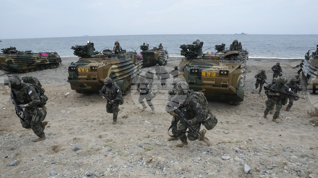 Армията на Южна Корея се е свила с 20% за 6 години на фона на намаляващото мъжко население