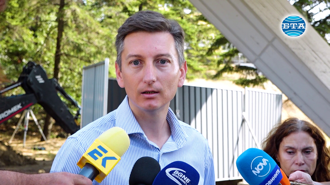 Ремонтът по ул. "Опълченска" върви по график, съобщи зам.-кметът Иван Василев