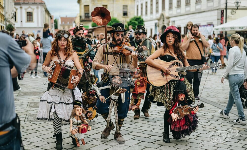 Sofia Hosts 13th Edition of International Puppet and Street Theatre Festival