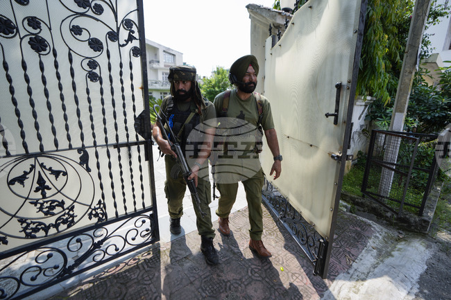 Индийската полиция арестува самозван посланик, представител на измислени държави