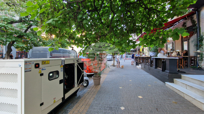 Без ток са 16,7 хиляди домакинства в резултат на нощната дронова атака в Одеса, съобщиха от одеските електромрежи ДТЕК