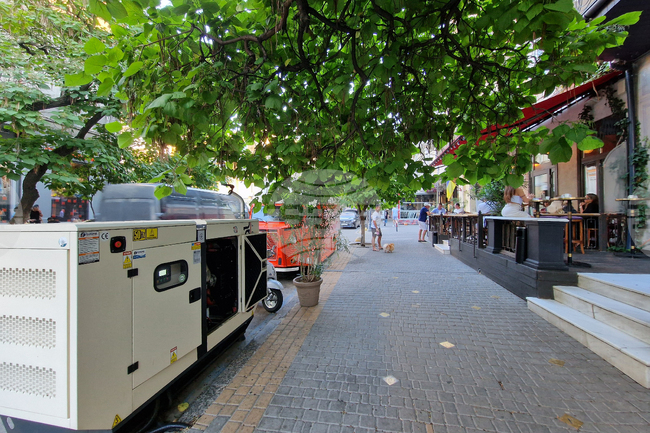 Без ток са 16,7 хиляди домакинства в резултат на нощната дронова атака в Одеса, съобщиха от одеските електромрежи ДТЕК