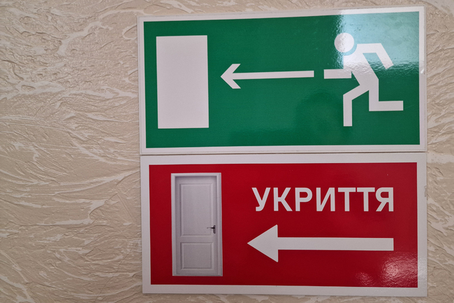 Има щети по енергийната инфраструктура, а три частни жилищни сгради горят в предградията на Одеса в резултат на атаката с дронове, предприета тази нощ, съобщи областният управител