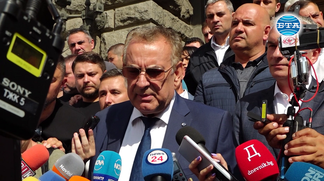 Участието на Движение за права и свободи на тези избори ще бъде в коалиционна форма от три партии, каза Джевдет Чакъров