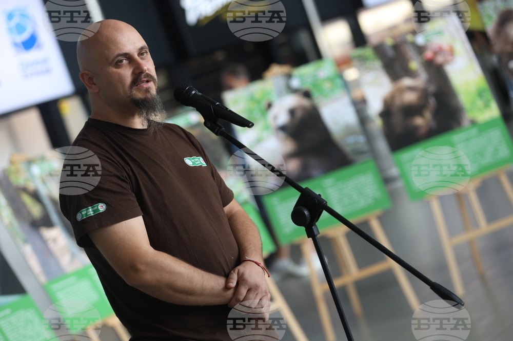 Летище "София" - „Четири лапи“ - изложба „Спасените: 20 години история“