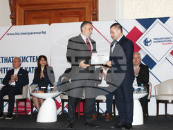 Снимка: НАПОС-РБ - Бургаският парламент е първи в страната с награда  „Добри практики за цялостна отчетност на Общински съвет – Бургас“