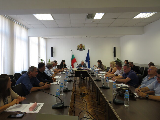 Областна администрация Шумен: Обновяват пешеходните пътеки около училищата и детските градини на територията на област Шумен преди началото на новата учебна година