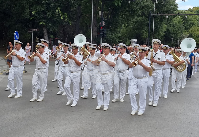 Коледен концерт с много гости и изненади ще изнесе във Варна Представителният духов оркестър на Военноморските сили
