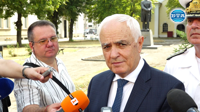  България е изпратила осем пакета военна помощ на Украйна, всички в съответствие с решенията на парламента, каза Атанас Запрянов