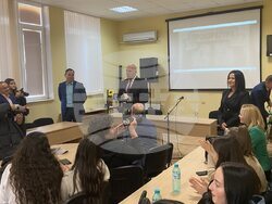 Снимка: Асоциация на прокурорите в България - Главният прокурор Иван Гешев по време на среща с ученици от 11-и и 12-и клас от  Земеделската професионална гимназия в гр. Сандански.