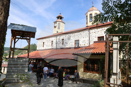 Белица – храм „Свети Георги Победоносец“ – камбанария – първа копка