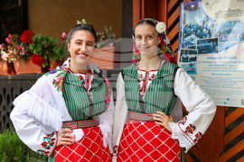 Белица – храм „Свети Георги Победоносец“ – камбанария – първа копка