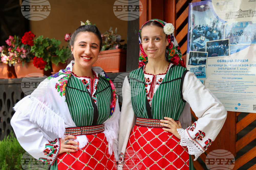 Белица – храм „Свети Георги Победоносец“ – камбанария – първа копка