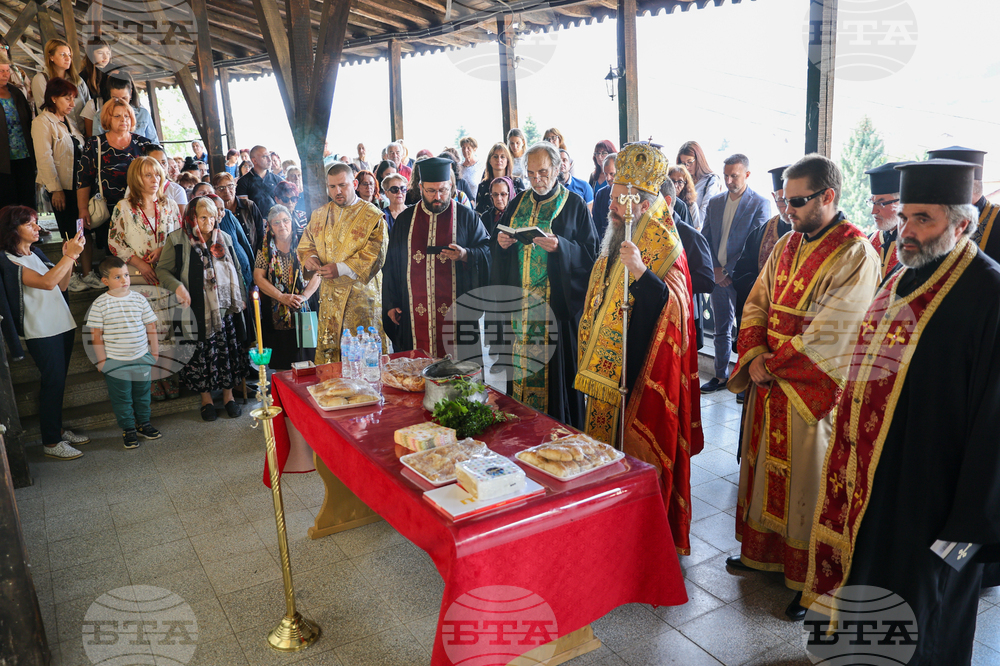 Белица – храм „Свети Георги Победоносец“ – камбанария – първа копка