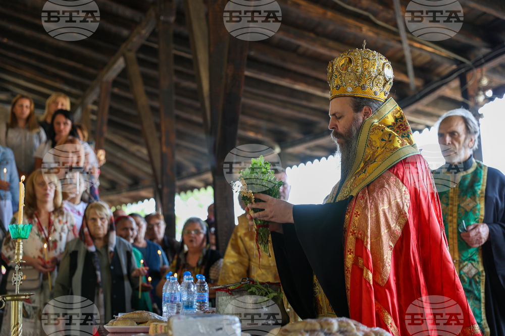 Белица – храм „Свети Георги Победоносец“ – камбанария – първа копка