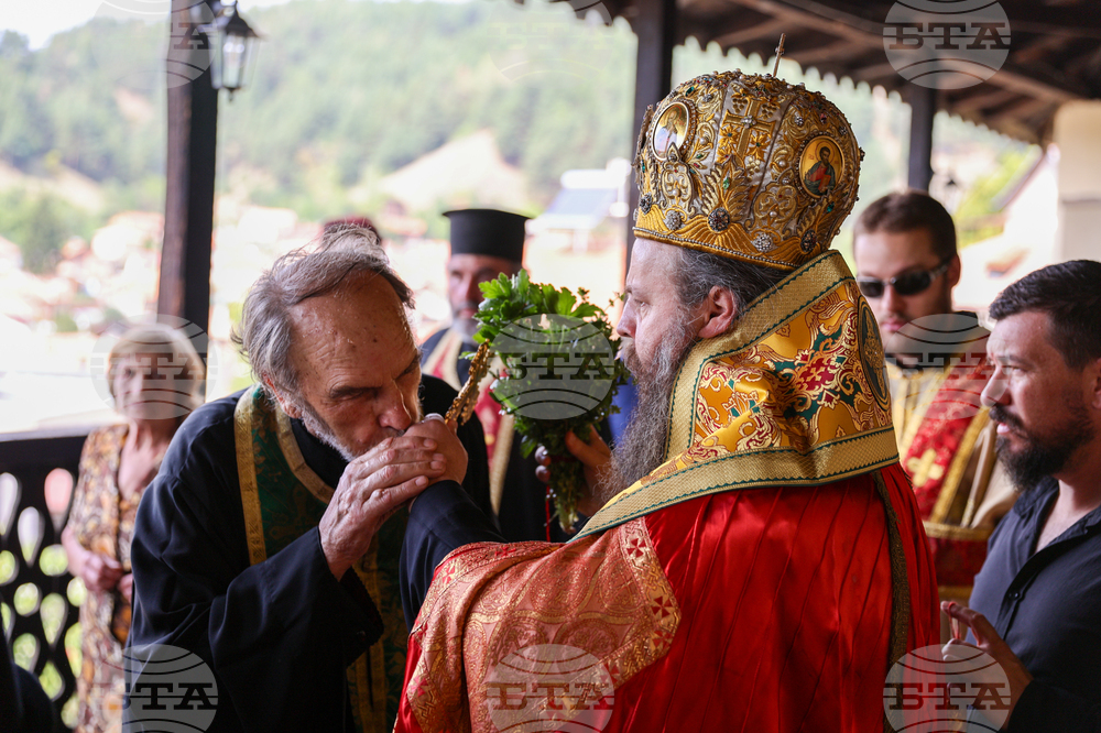 Белица – храм „Свети Георги Победоносец“ – камбанария – първа копка