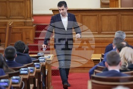 Парламент - проектокабинет - заседание - Кирил Петков