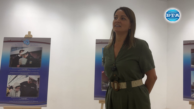 Радка Данаилова представи изложбата  „До Антарктида и назад с любов“ в родния си град Казанлък