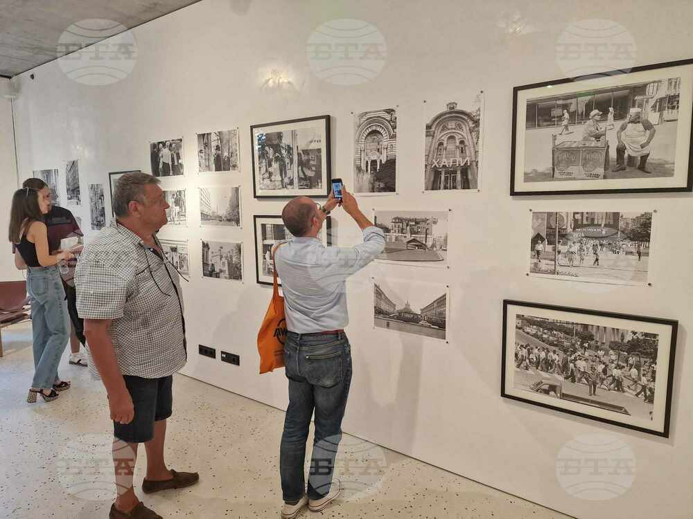 Фотоизложбата „Спирка София ’70“ бе представена тази вечер в столичната галерия Dot Sofia
