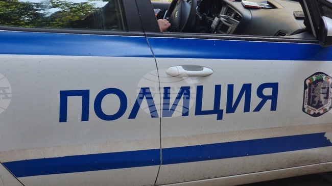 Неправоспособен водач с 2,18 промила алкохол предизвика катастрофа с друг автомобил в добричкото село Кардам и избяга