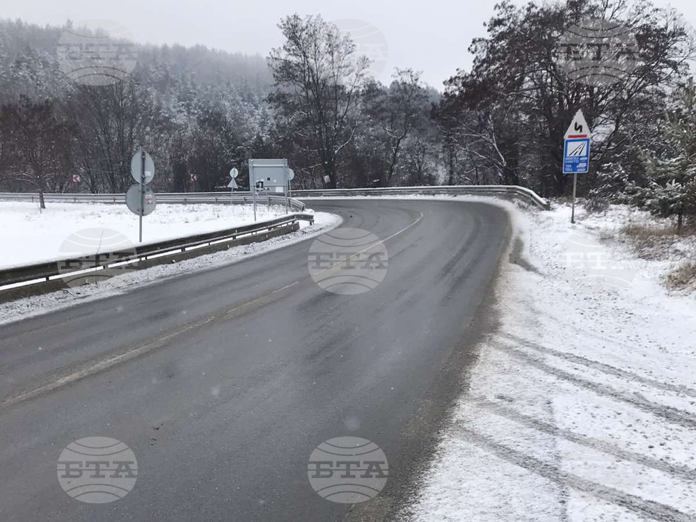 Видимостта на старопланинските проходи Шипка и Хаинбоаз е добра, пътните настилки са обработени