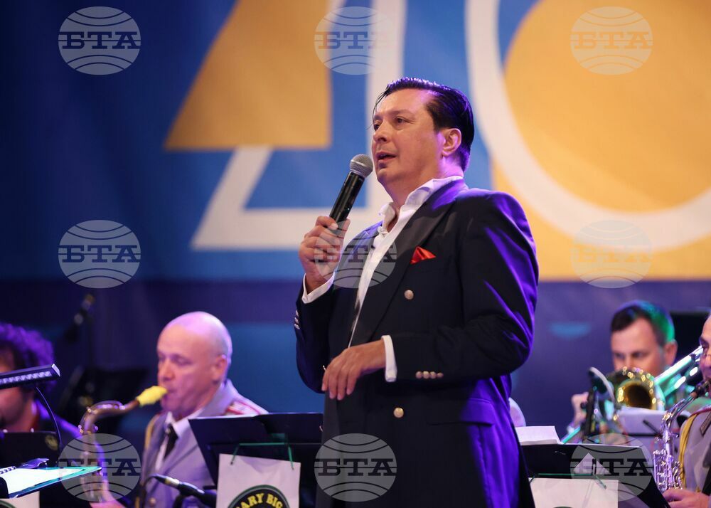Vassil Petrov Receives Standing Ovation at Apollonia Arts Festival