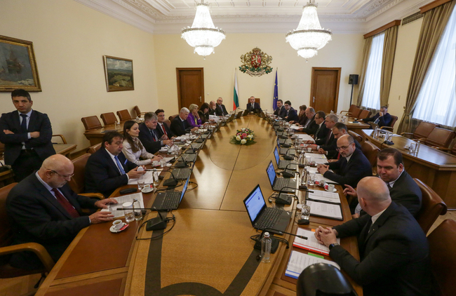 Служебното правителство продължава работа по приоритетите, заяви Гълъб Донев