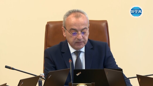 Служебното правителство продължава работа по приоритетите, заяви Гълъб Донев