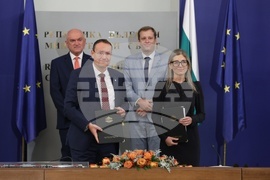 Министерски съвет - влакове - договор - подписване