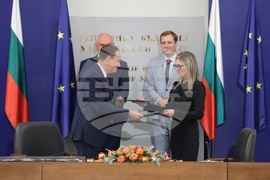 Министерски съвет - влакове - договор - подписване