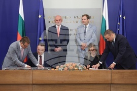 Министерски съвет - влакове - договор - подписване