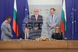 Министерски съвет - влакове - договор - подписване