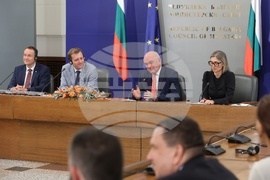 Министерски съвет - влакове - договор - подписване