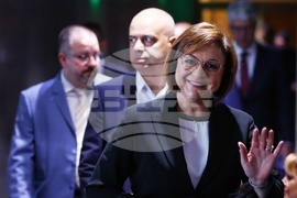 Народно събрание - Корнелия Нинова - кулоари