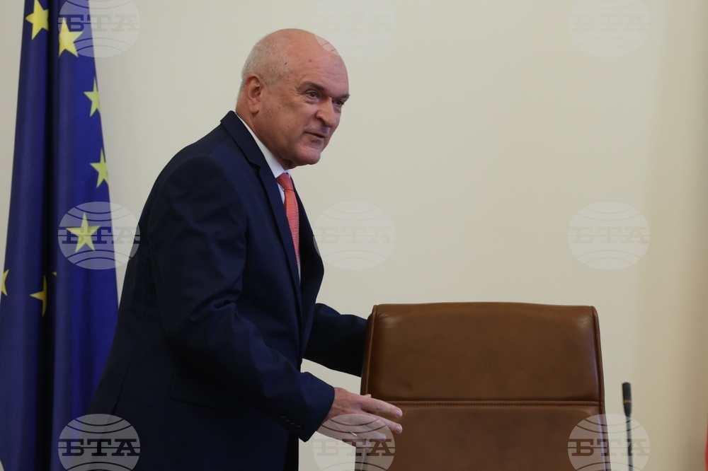 Служебният министър-председател Димитър Главчев свиква спешна среща във връзка с проблема с паркингите по границите
