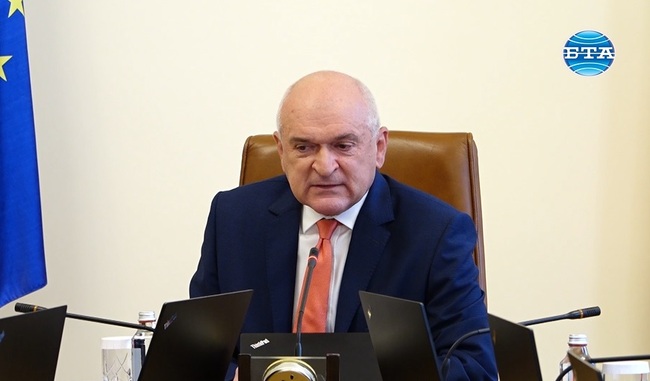 По никакъв начин няма да приема на служебното правителство да му се вменяват функции, които не са предвидени по закон, заяви служебният премиер Димитър Главчев във връзка с изборите