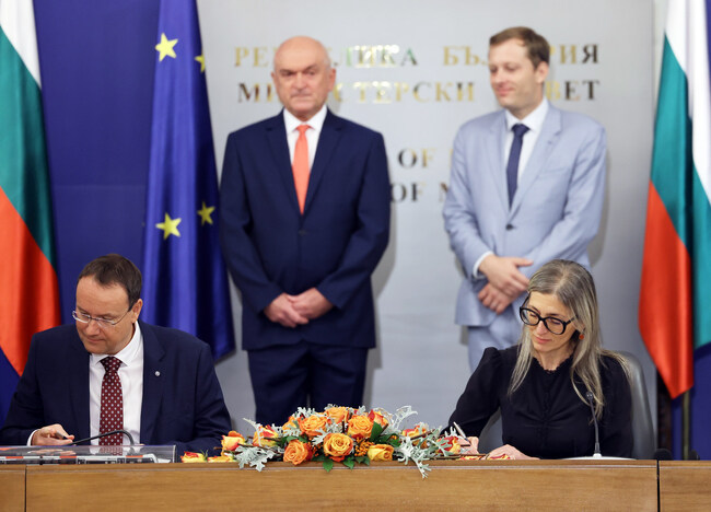 Министър Красимира Стоянова: С подписания договор за 20 нови влака правим съществена крачка към обновлението на железницата 