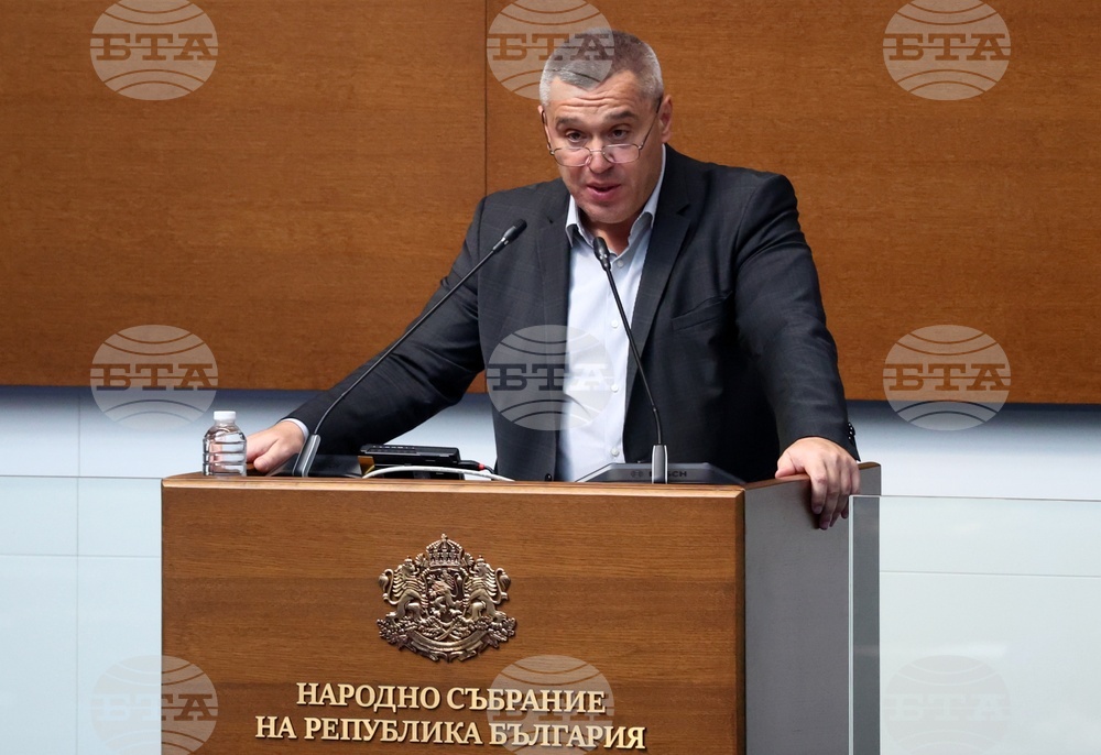 Язовирите за напояване са с по-малко разполагаеми обеми, но не биха могли да бъдат определени като пресъхващи, каза министър Тахов