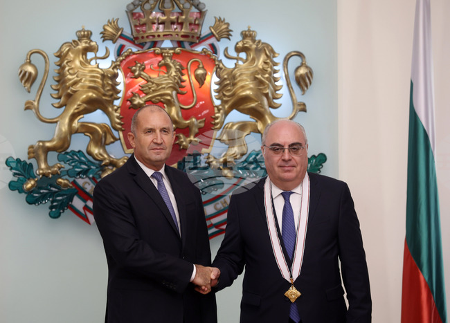 Румен Радев - Армен Едигарян - орден „Мадарски конник“