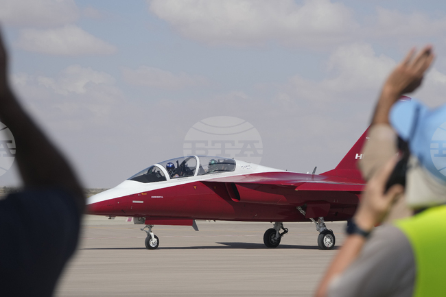 Испания одобри сделка на стойност 3,12 милиарда евро за придобиване на 45 учебни самолета „Хюржет“ от Турция