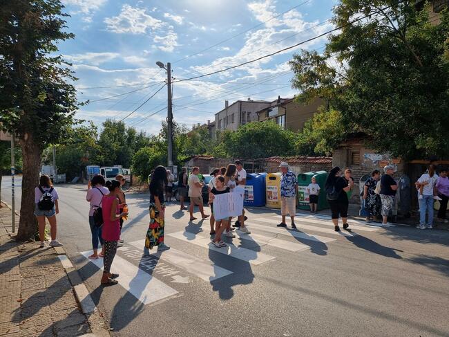 Протест на жители на Кочериново затвори за пореден път подходите към Рилския манастир