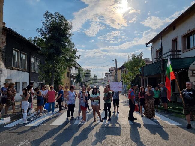 Протест ще затвори утре отново пътя за Рилския манастир при Кочериново