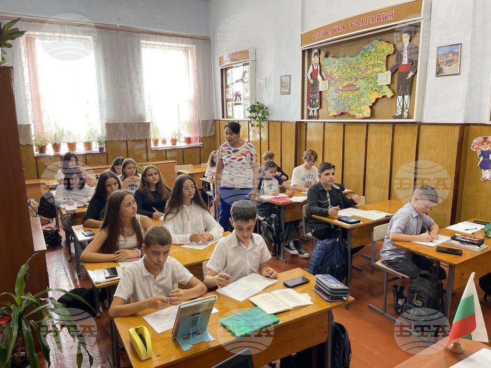 Седмокласници от Болградската гимназия в Украйна преминаха контролни тестове по български език